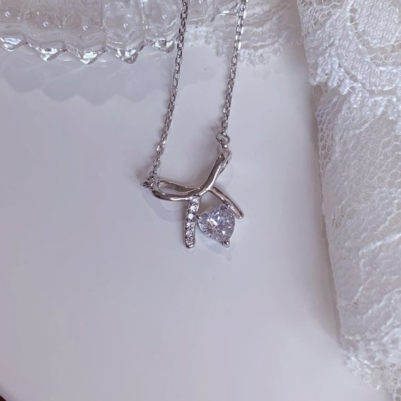 Bow Zircon Necklace - Picture 14 of 16